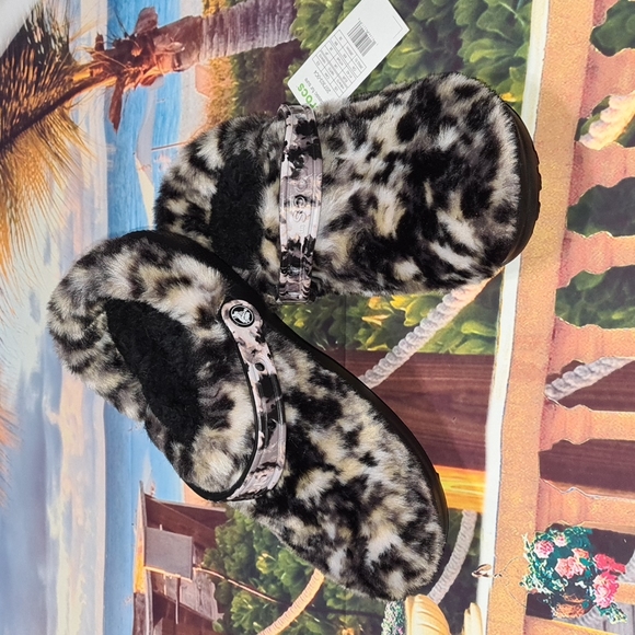 Crocs Classic Fur Clogs Sandals Animal Print NWT - Picture 2 of 10